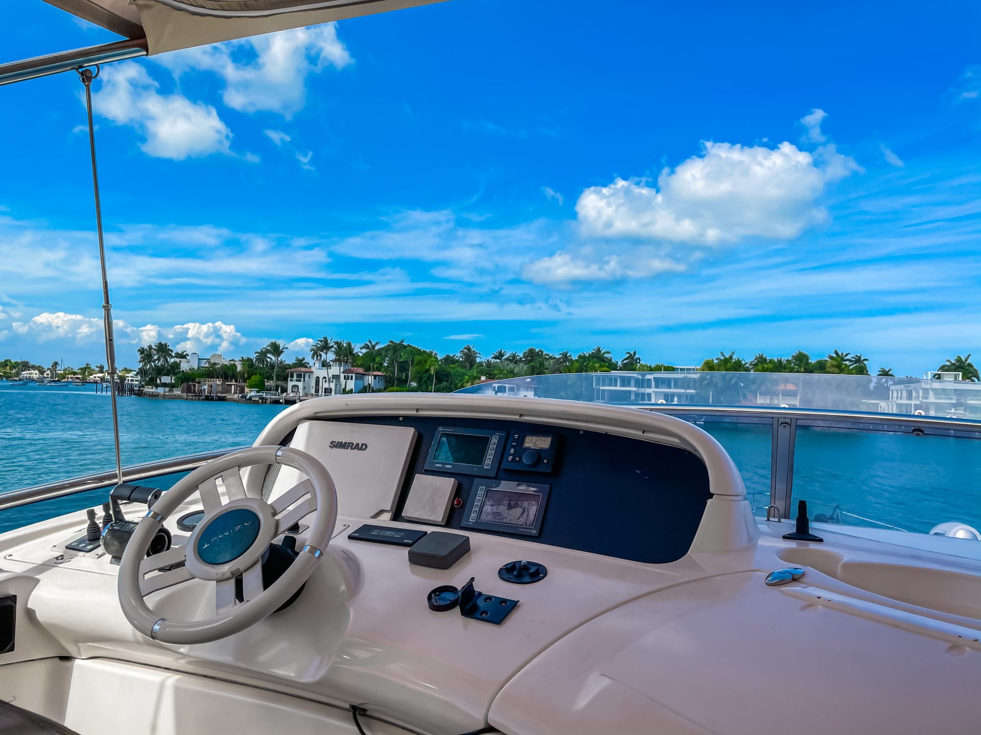 Rent luxury Azimut Miami