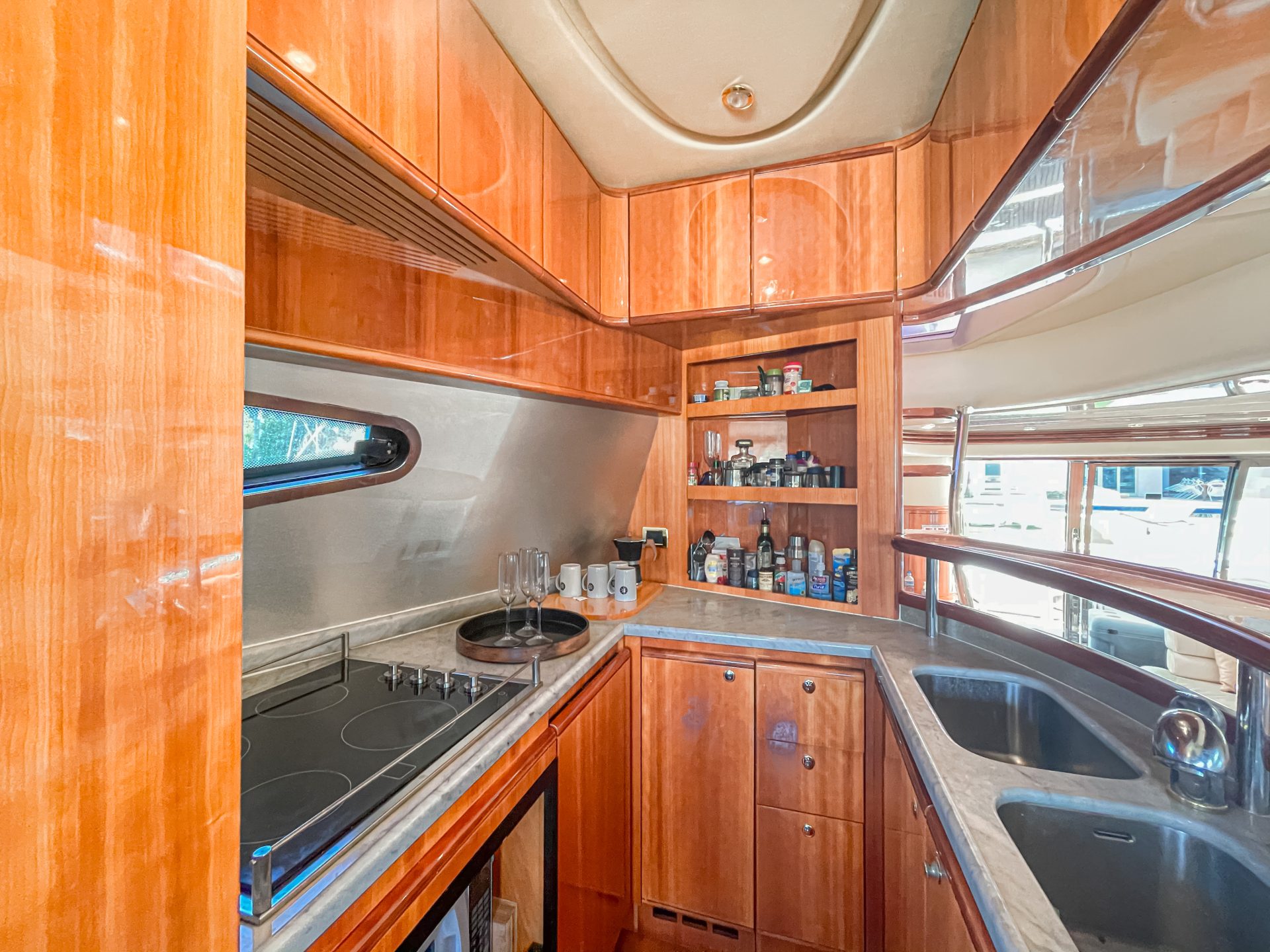 Rent luxury Azimut Miami