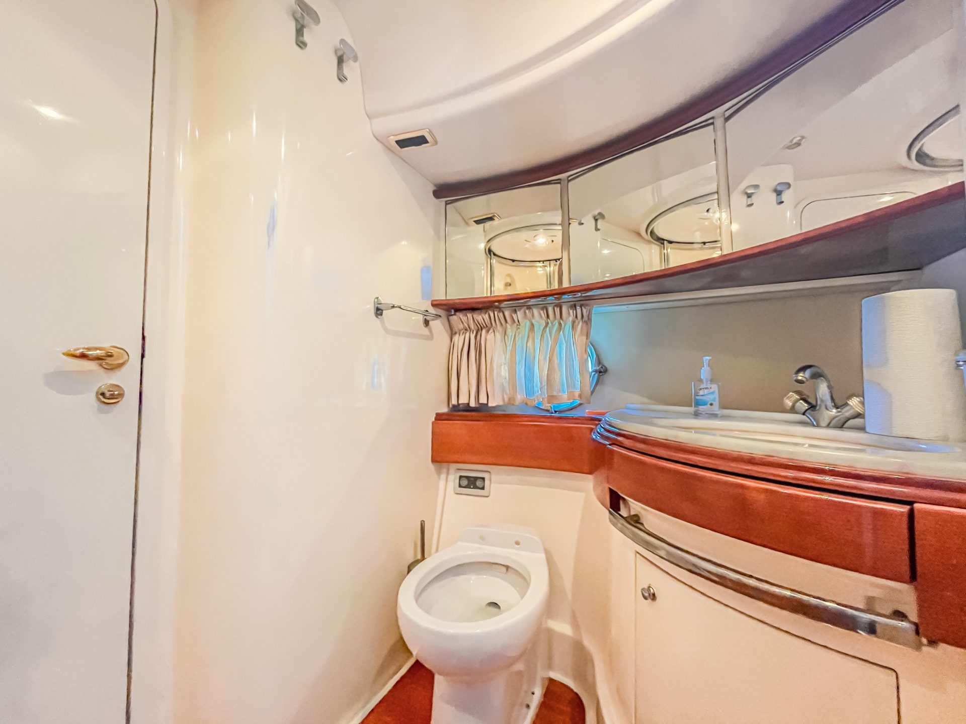 Rent luxury Azimut Miami